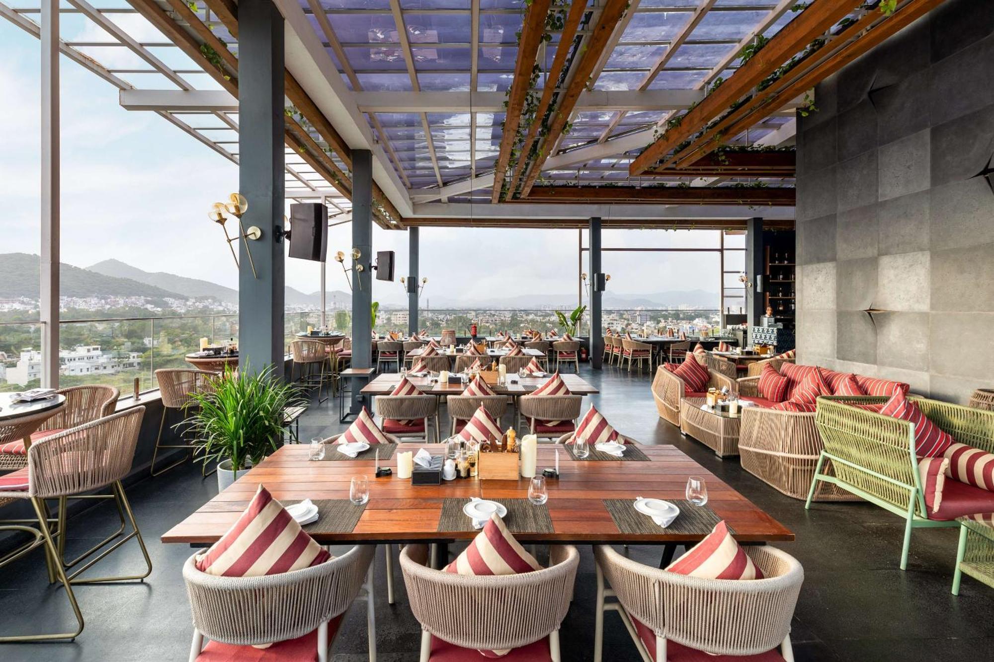 Parallel Hotel Udaipur, A Member Of Radisson Individuals Экстерьер фото